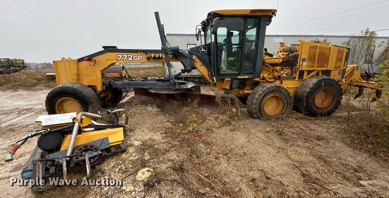 image for item EJ3369 2013 John Deere 772G motor grader