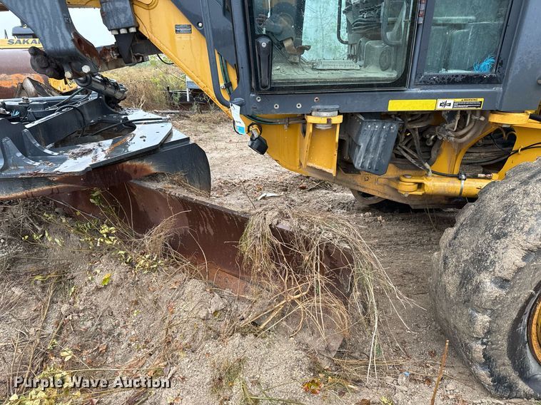 image for item EJ3369 2013 John Deere 772G motor grader