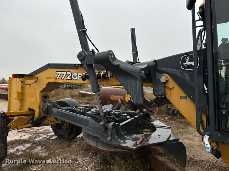 image for item EJ3369 2013 John Deere 772G motor grader