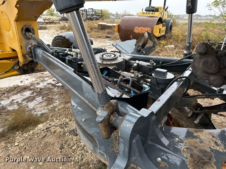 image for item EJ3369 2013 John Deere 772G motor grader