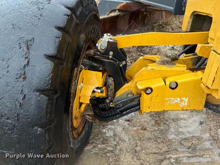 image for item EJ3369 2013 John Deere 772G motor grader