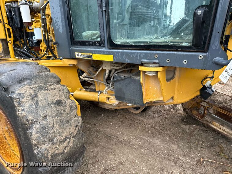 image for item EJ3369 2013 John Deere 772G motor grader