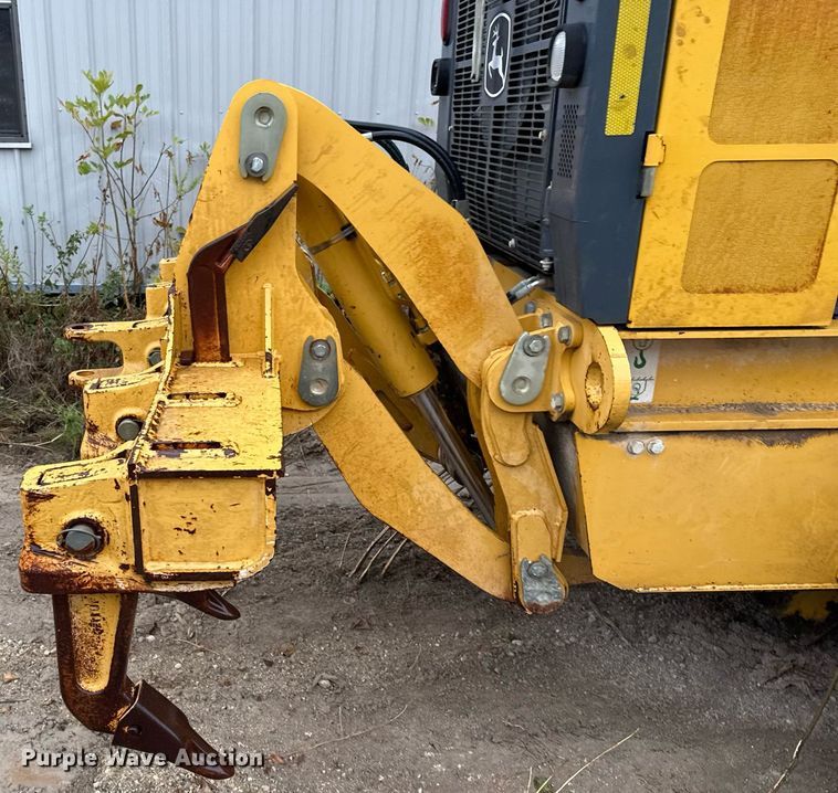 image for item EJ3369 2013 John Deere 772G motor grader