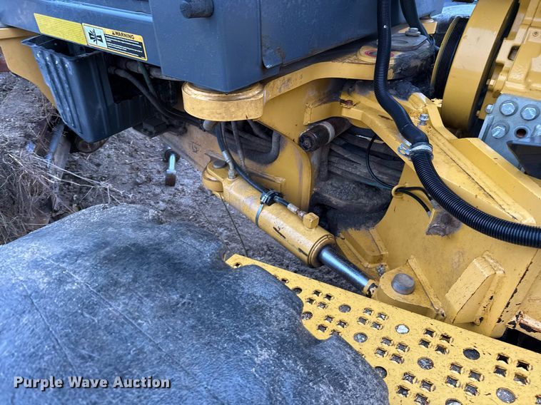 image for item EJ3369 2013 John Deere 772G motor grader