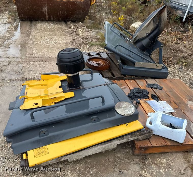 image for item EJ3369 2013 John Deere 772G motor grader