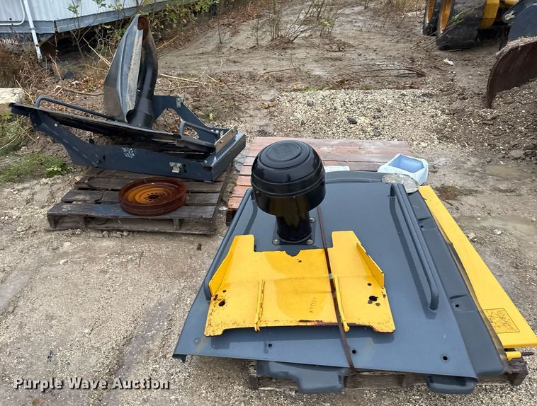 image for item EJ3369 2013 John Deere 772G motor grader