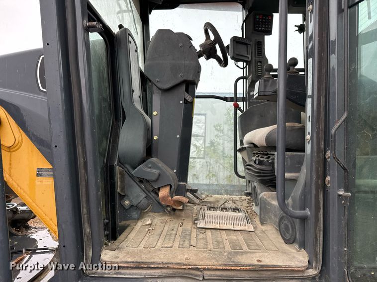 image for item EJ3369 2013 John Deere 772G motor grader