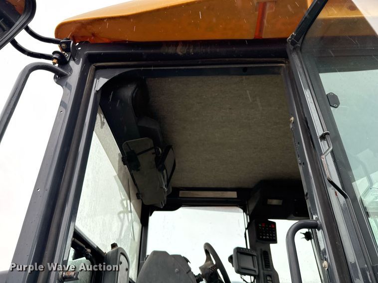 image for item EJ3369 2013 John Deere 772G motor grader