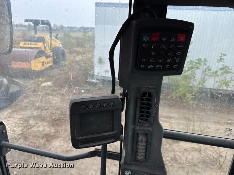 image for item EJ3369 2013 John Deere 772G motor grader