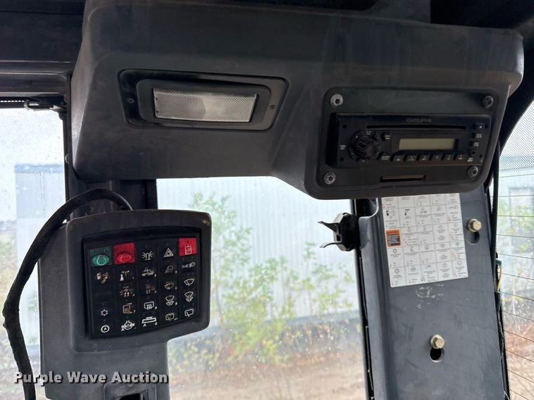 image for item EJ3369 2013 John Deere 772G motor grader