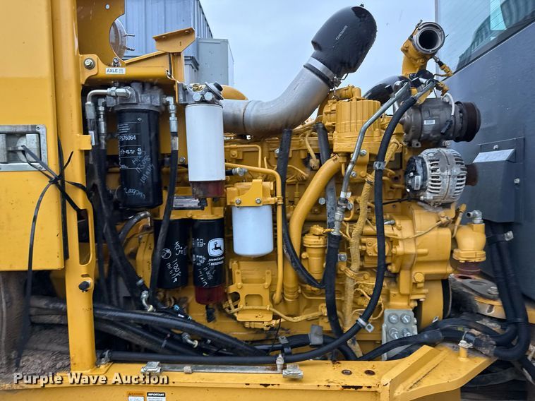 image for item EJ3369 2013 John Deere 772G motor grader