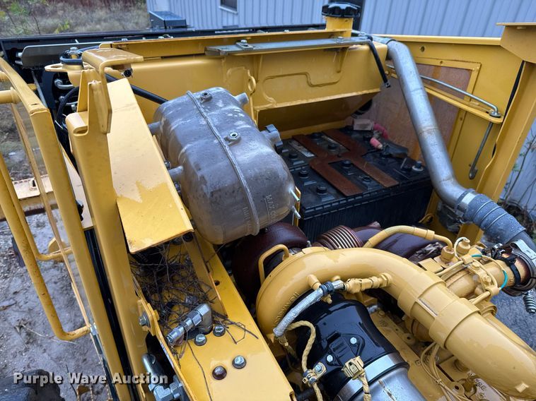 image for item EJ3369 2013 John Deere 772G motor grader