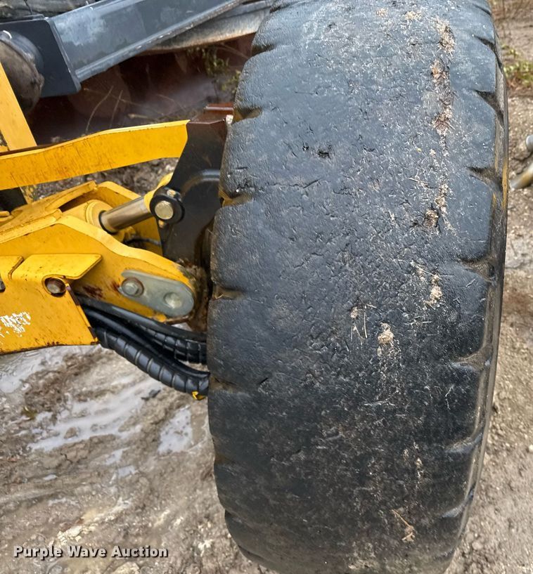 image for item EJ3369 2013 John Deere 772G motor grader