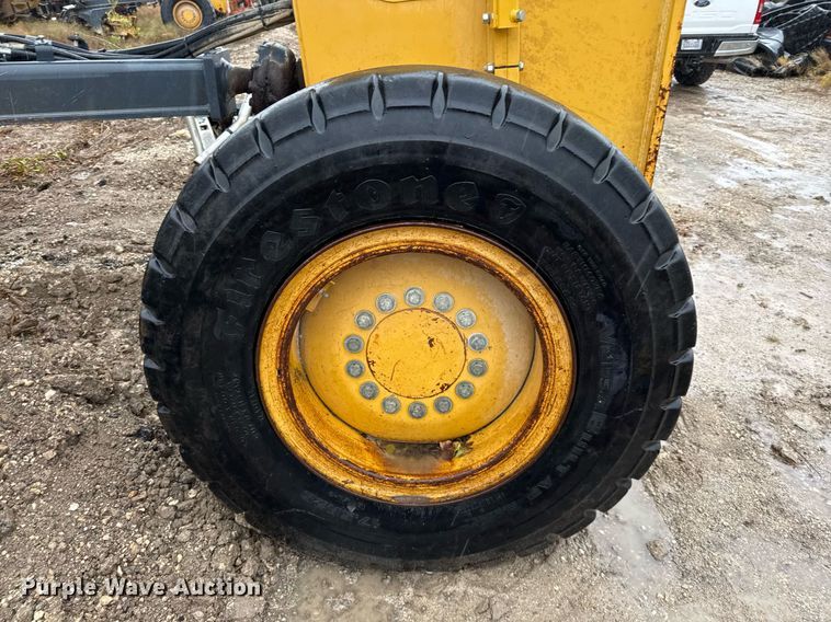 image for item EJ3369 2013 John Deere 772G motor grader