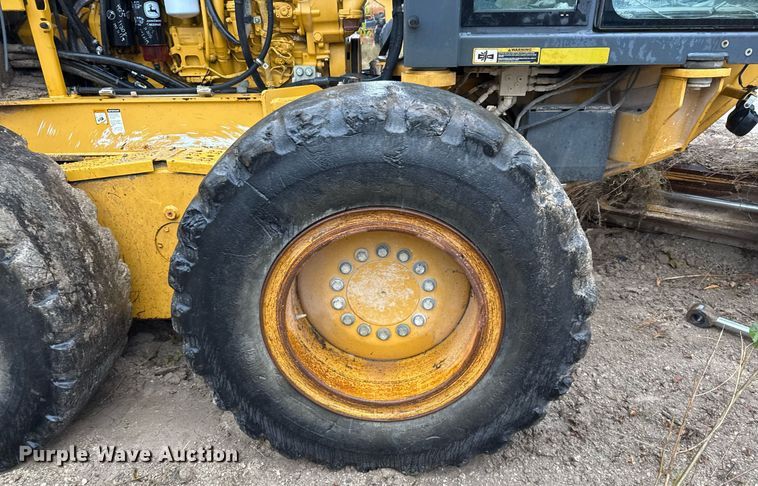 image for item EJ3369 2013 John Deere 772G motor grader