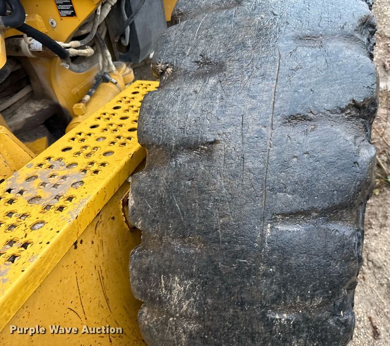 image for item EJ3369 2013 John Deere 772G motor grader