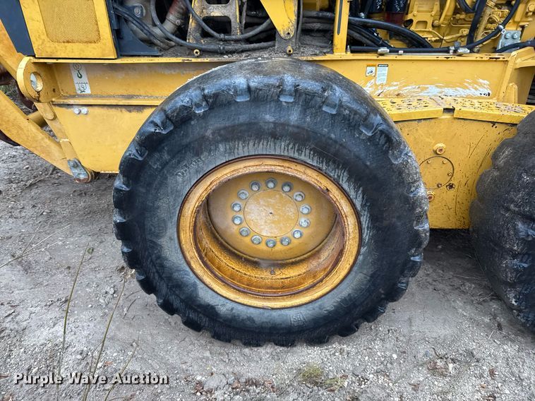 image for item EJ3369 2013 John Deere 772G motor grader