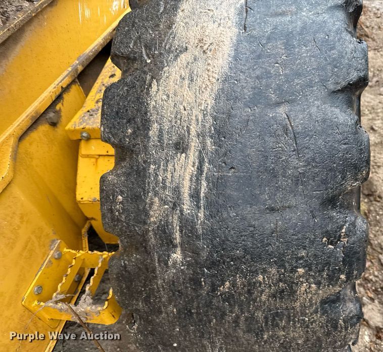 image for item EJ3369 2013 John Deere 772G motor grader