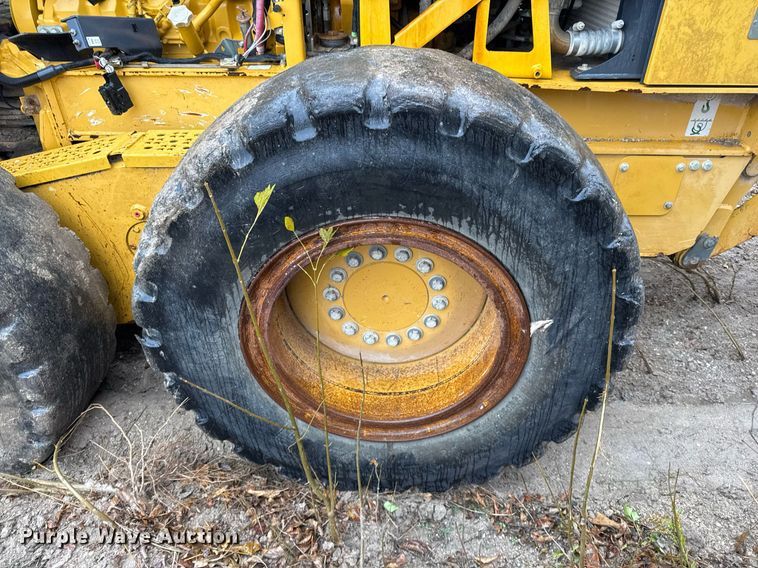 image for item EJ3369 2013 John Deere 772G motor grader