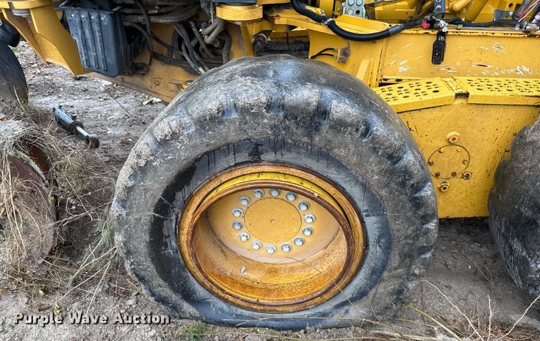 image for item EJ3369 2013 John Deere 772G motor grader