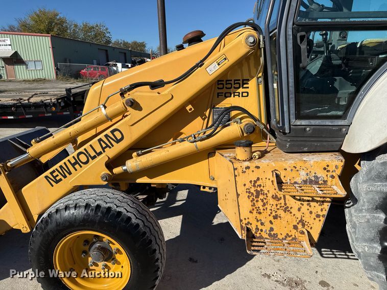 image for item EJ3371 1997 New Holland 555E backhoe
