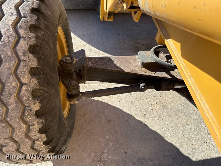 image for item EJ3371 1997 New Holland 555E backhoe