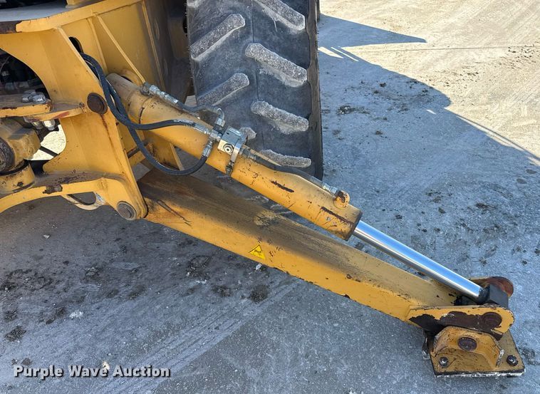 image for item EJ3371 1997 New Holland 555E backhoe