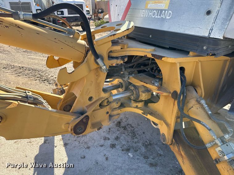 image for item EJ3371 1997 New Holland 555E backhoe