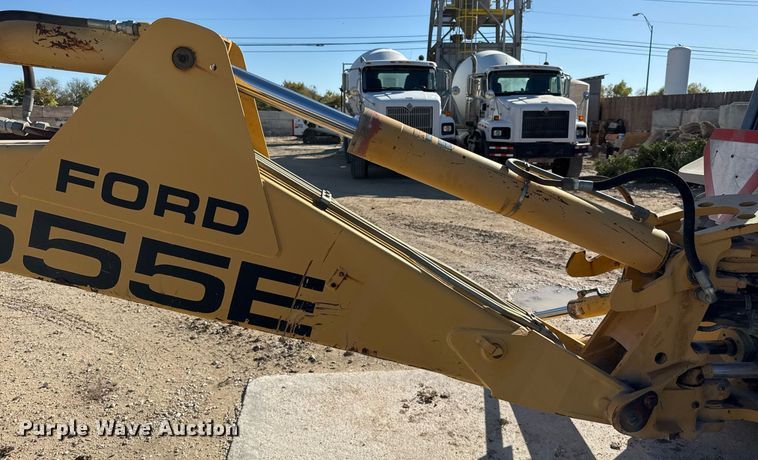 image for item EJ3371 1997 New Holland 555E backhoe