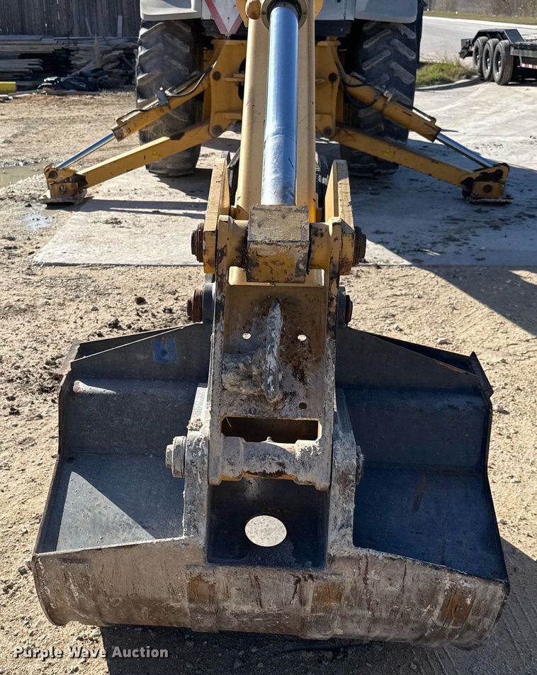 image for item EJ3371 1997 New Holland 555E backhoe