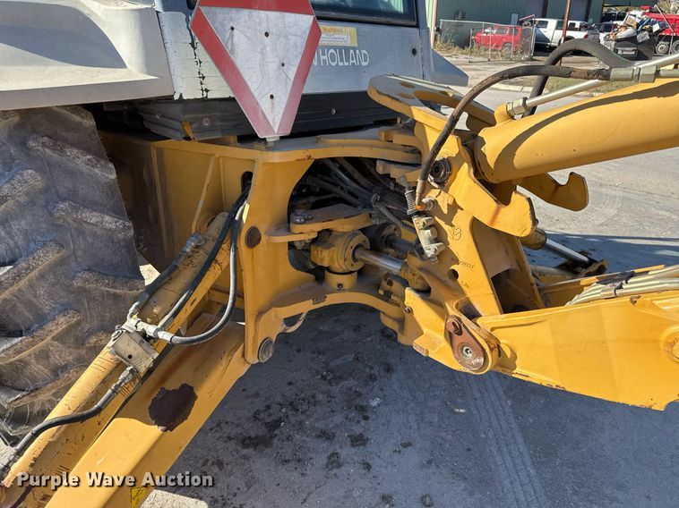 image for item EJ3371 1997 New Holland 555E backhoe