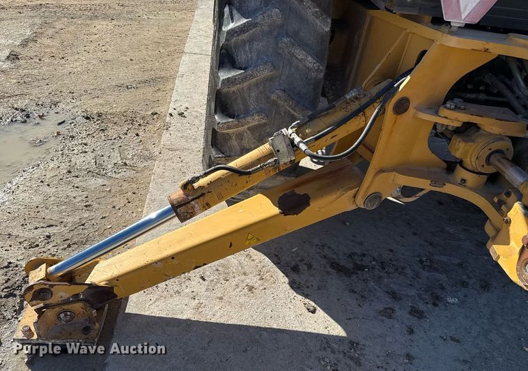 image for item EJ3371 1997 New Holland 555E backhoe