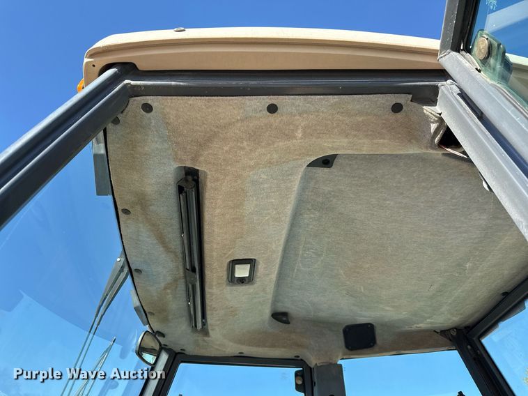 image for item EJ3371 1997 New Holland 555E backhoe