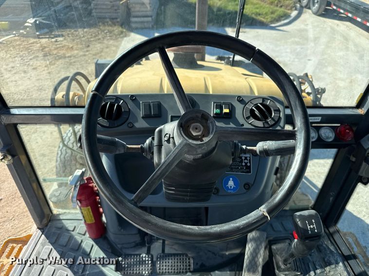 image for item EJ3371 1997 New Holland 555E backhoe