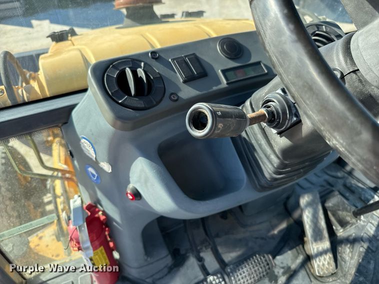 image for item EJ3371 1997 New Holland 555E backhoe