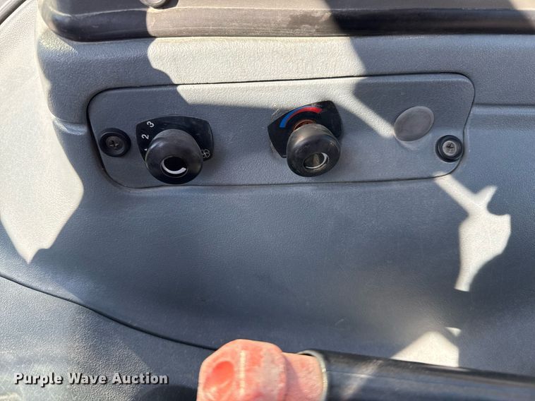 image for item EJ3371 1997 New Holland 555E backhoe