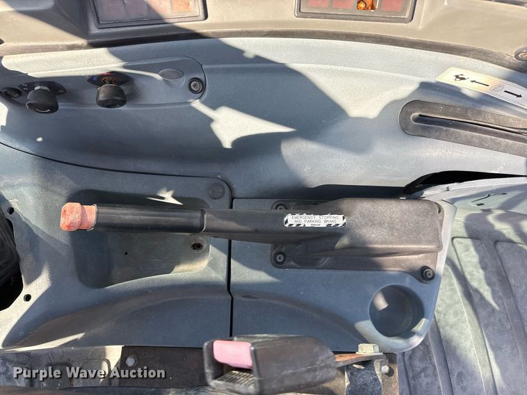 image for item EJ3371 1997 New Holland 555E backhoe