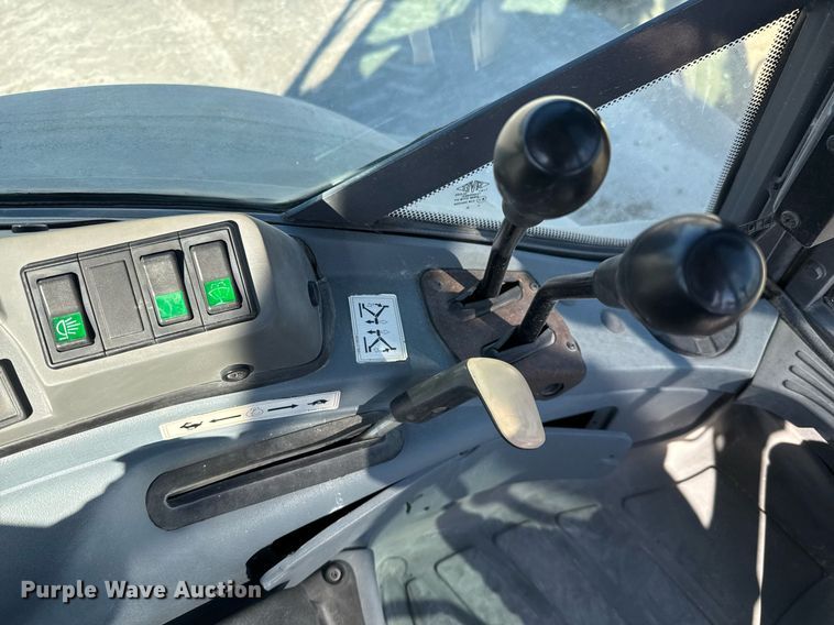 image for item EJ3371 1997 New Holland 555E backhoe