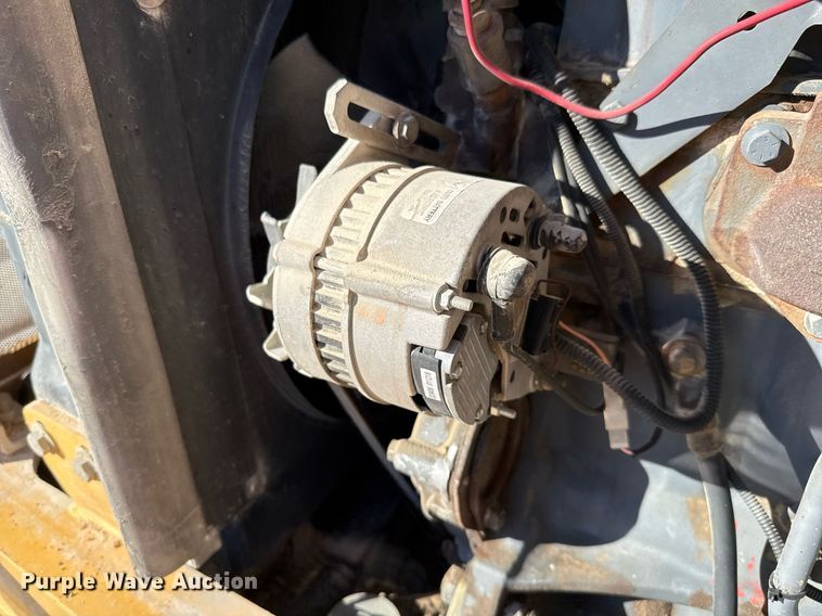 image for item EJ3371 1997 New Holland 555E backhoe