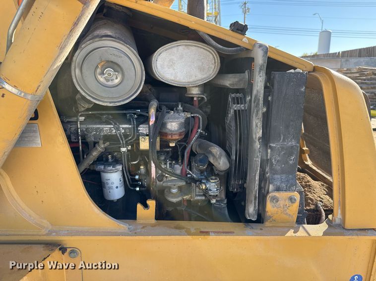 image for item EJ3371 1997 New Holland 555E backhoe