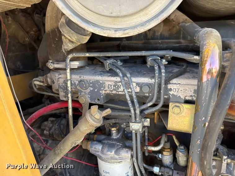 image for item EJ3371 1997 New Holland 555E backhoe