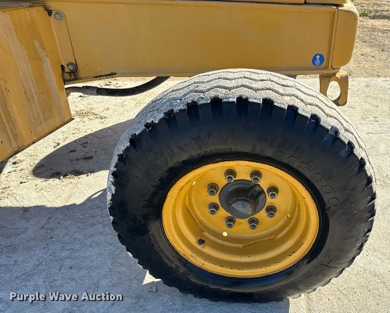 image for item EJ3371 1997 New Holland 555E backhoe