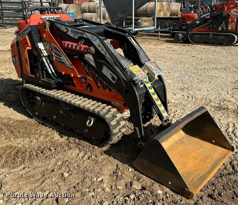 image for item EJ5186 2021 Cormidi C1200 compact utility loader