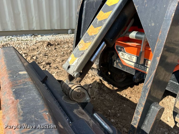 image for item EJ5186 2021 Cormidi C1200 compact utility loader