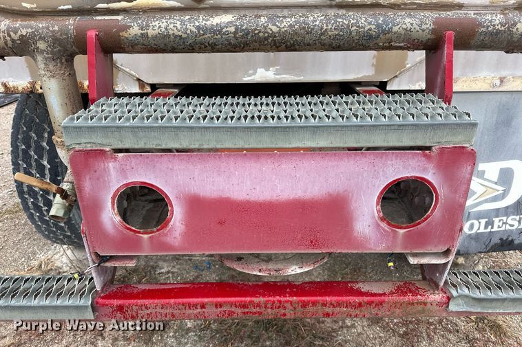 image for item EJ5203 2012 Peterbilt 365 water truck