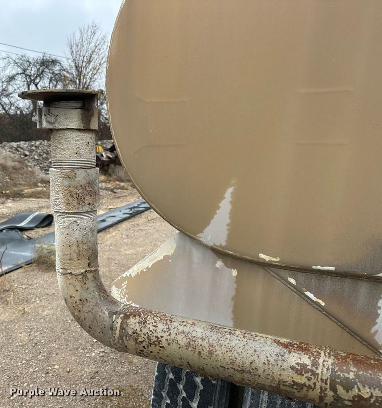 image for item EJ5203 2012 Peterbilt 365 water truck