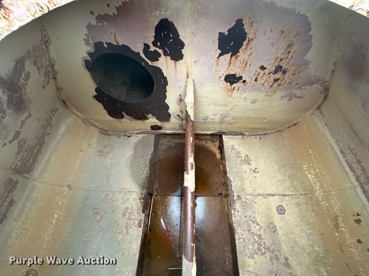 image for item EJ5203 2012 Peterbilt 365 water truck