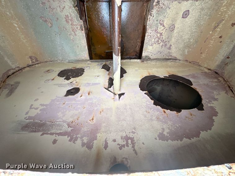 image for item EJ5203 2012 Peterbilt 365 water truck