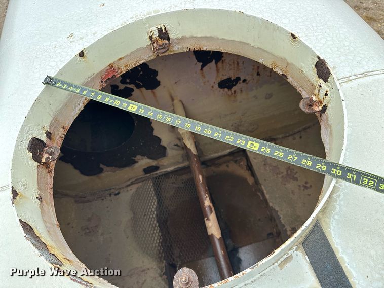 image for item EJ5203 2012 Peterbilt 365 water truck