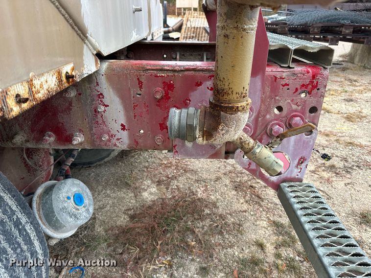 image for item EJ5203 2012 Peterbilt 365 water truck